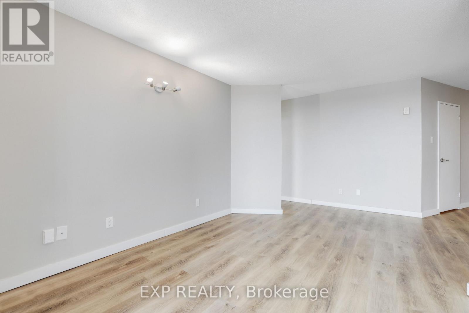 1380 Prince Of Wales Drive, Ottawa, Ontario  K2C 3N2 - Photo 9 - X12958000