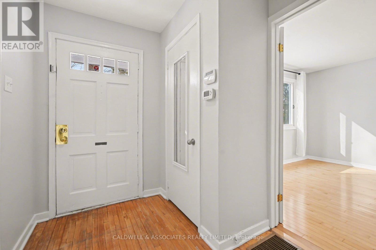 5 Arundel Avenue, Ottawa, Ontario  K1K 0B1 - Photo 3 - X12958006