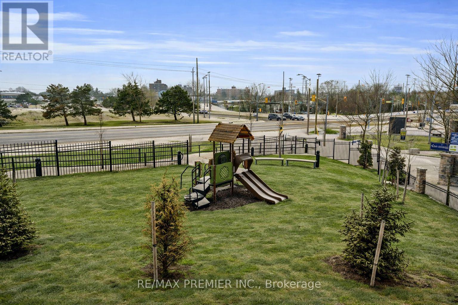 215 - 1000 Lackner Place, Kitchener, Ontario  N2A 0L9 - Photo 36 - X12892614