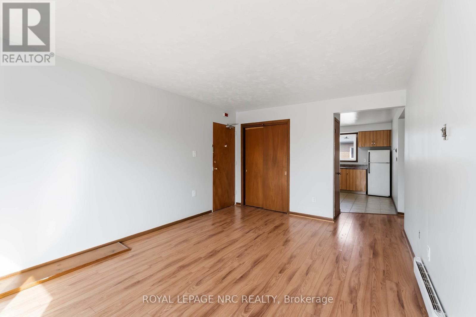 23 Saint Andrews Avenue, Welland, Ontario  L3B 1E2 - Photo 11 - X12958032