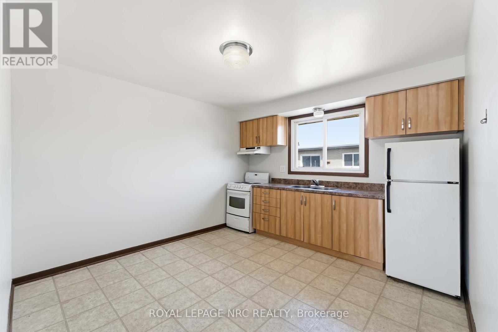 23 Saint Andrews Avenue, Welland, Ontario  L3B 1E2 - Photo 13 - X12958032