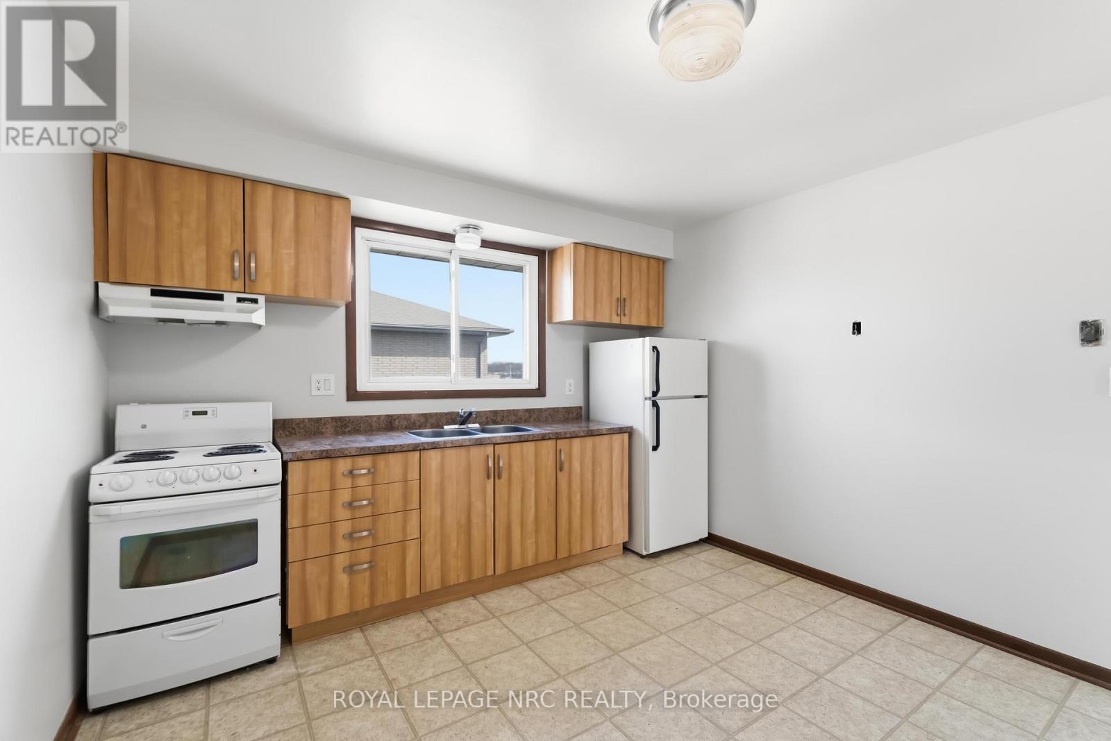 23 Saint Andrews Avenue, Welland, Ontario  L3B 1E2 - Photo 14 - X12958032