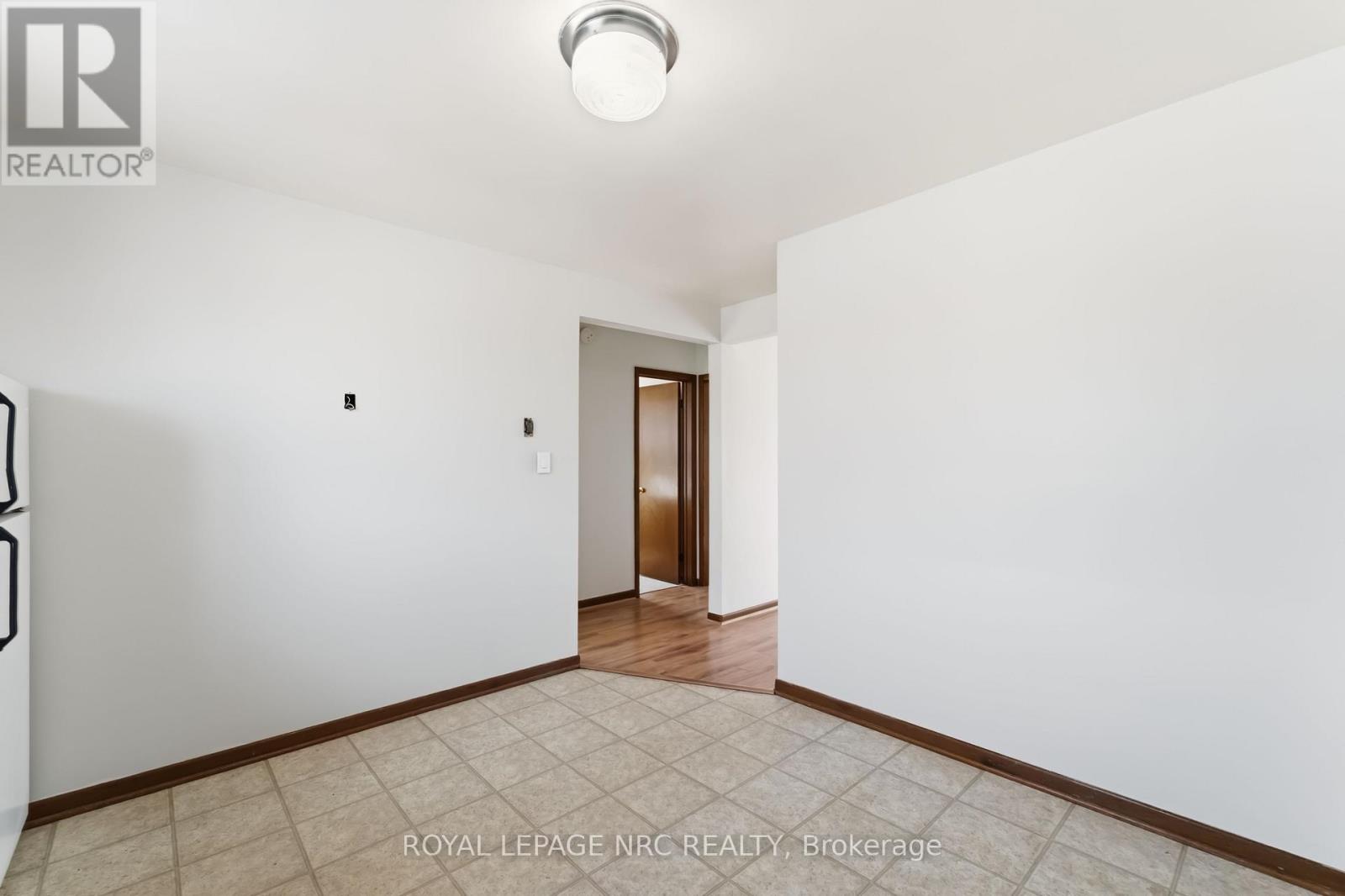 23 Saint Andrews Avenue, Welland, Ontario  L3B 1E2 - Photo 17 - X12958032