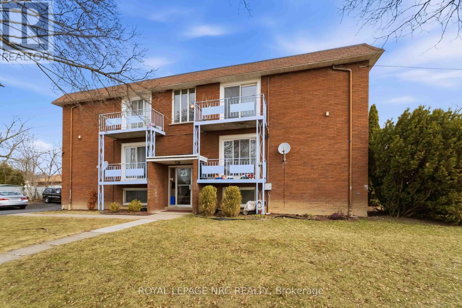 23 Saint Andrews Avenue, Welland, Ontario  L3B 1E2 - Photo 2 - X12958032