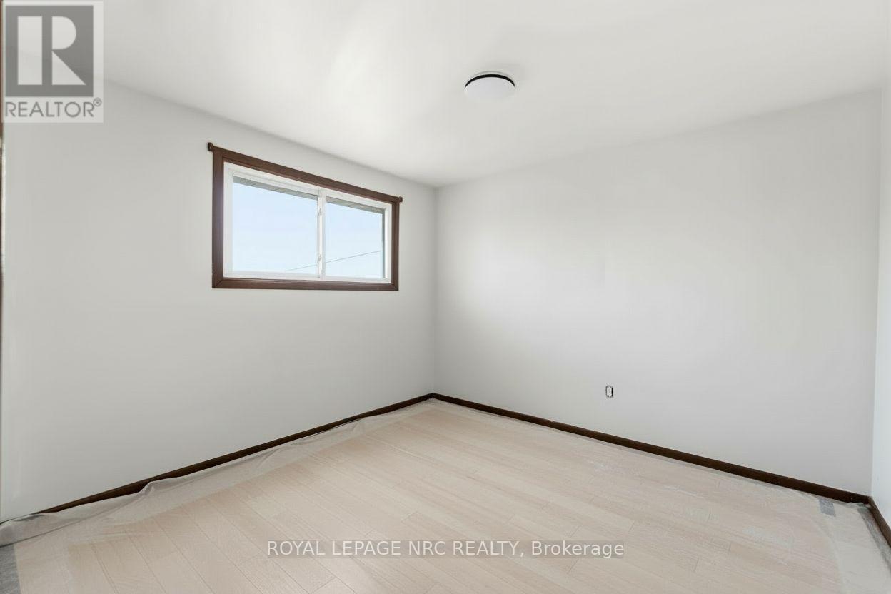 23 Saint Andrews Avenue, Welland, Ontario  L3B 1E2 - Photo 20 - X12958032