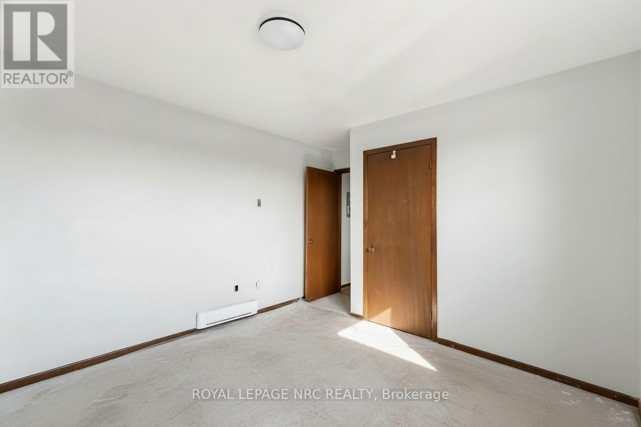 23 Saint Andrews Avenue, Welland, Ontario  L3B 1E2 - Photo 21 - X12958032