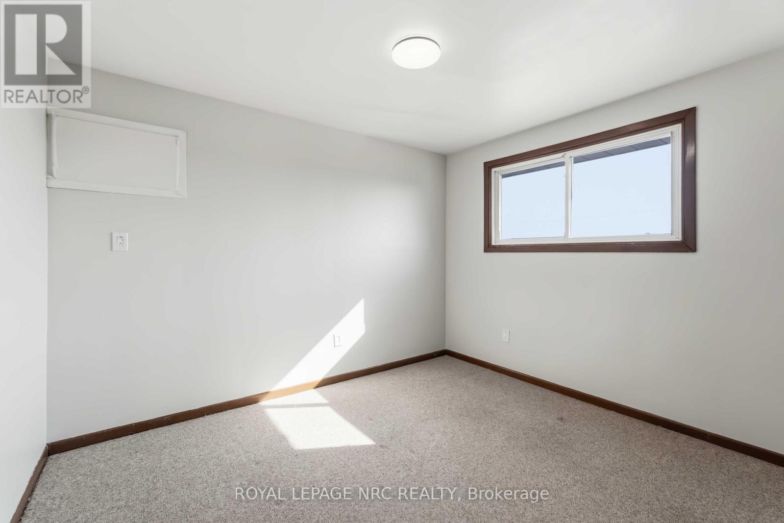 23 Saint Andrews Avenue, Welland, Ontario  L3B 1E2 - Photo 23 - X12958032