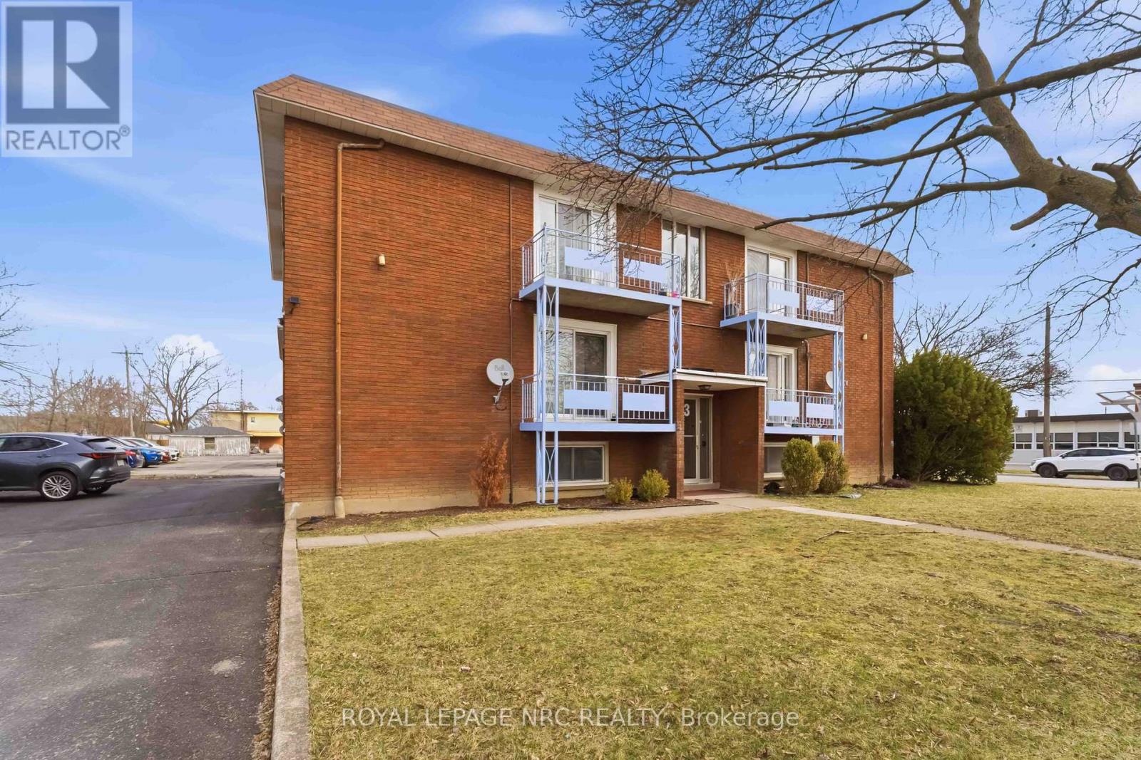 23 Saint Andrews Avenue, Welland, Ontario  L3B 1E2 - Photo 3 - X12958032