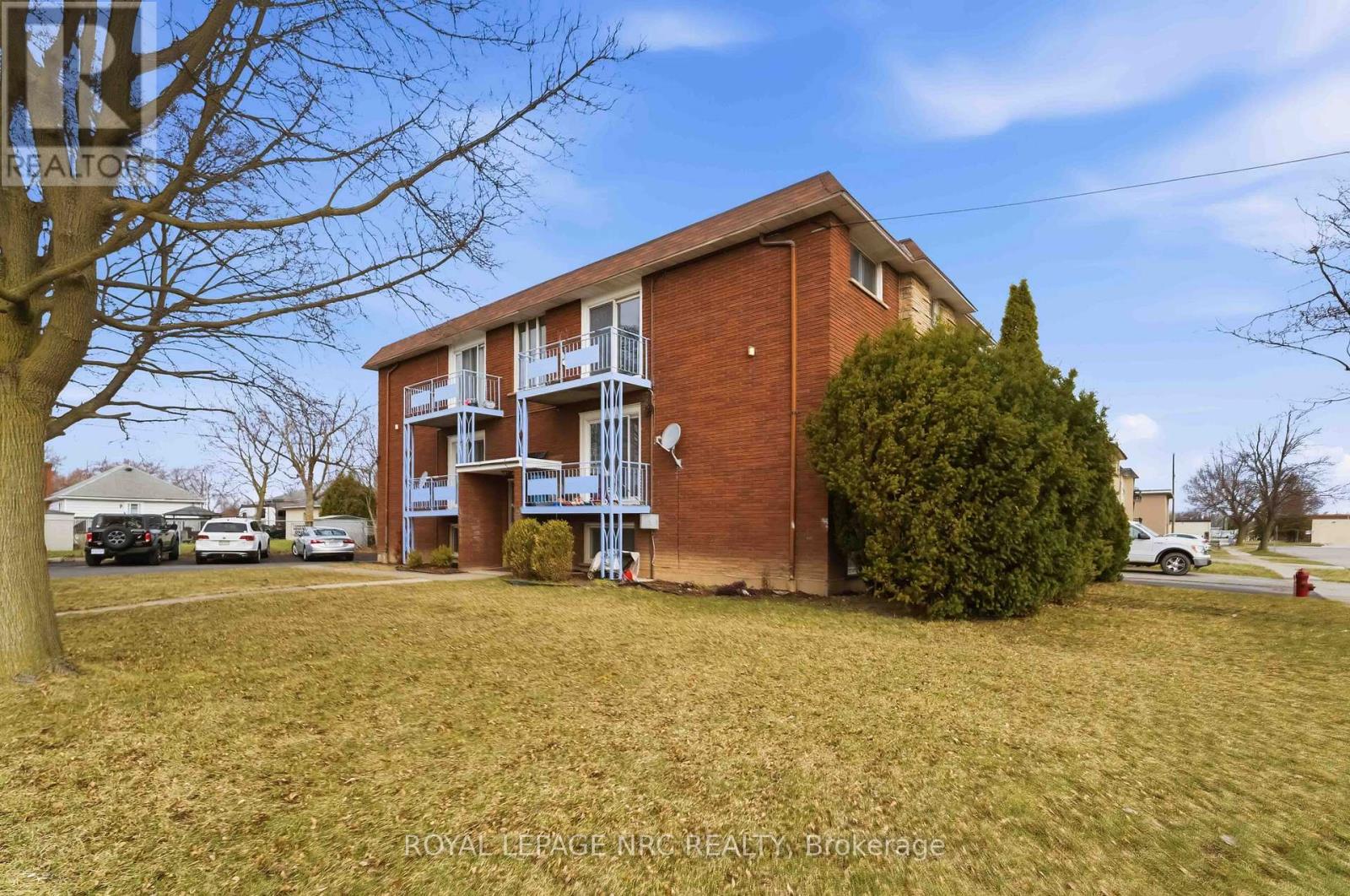 23 Saint Andrews Avenue, Welland, Ontario  L3B 1E2 - Photo 4 - X12958032