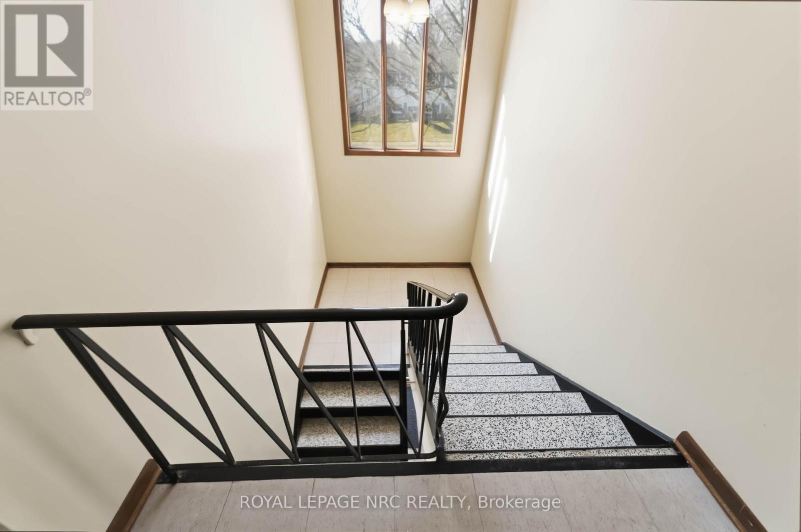 23 Saint Andrews Avenue, Welland, Ontario  L3B 1E2 - Photo 8 - X12958032