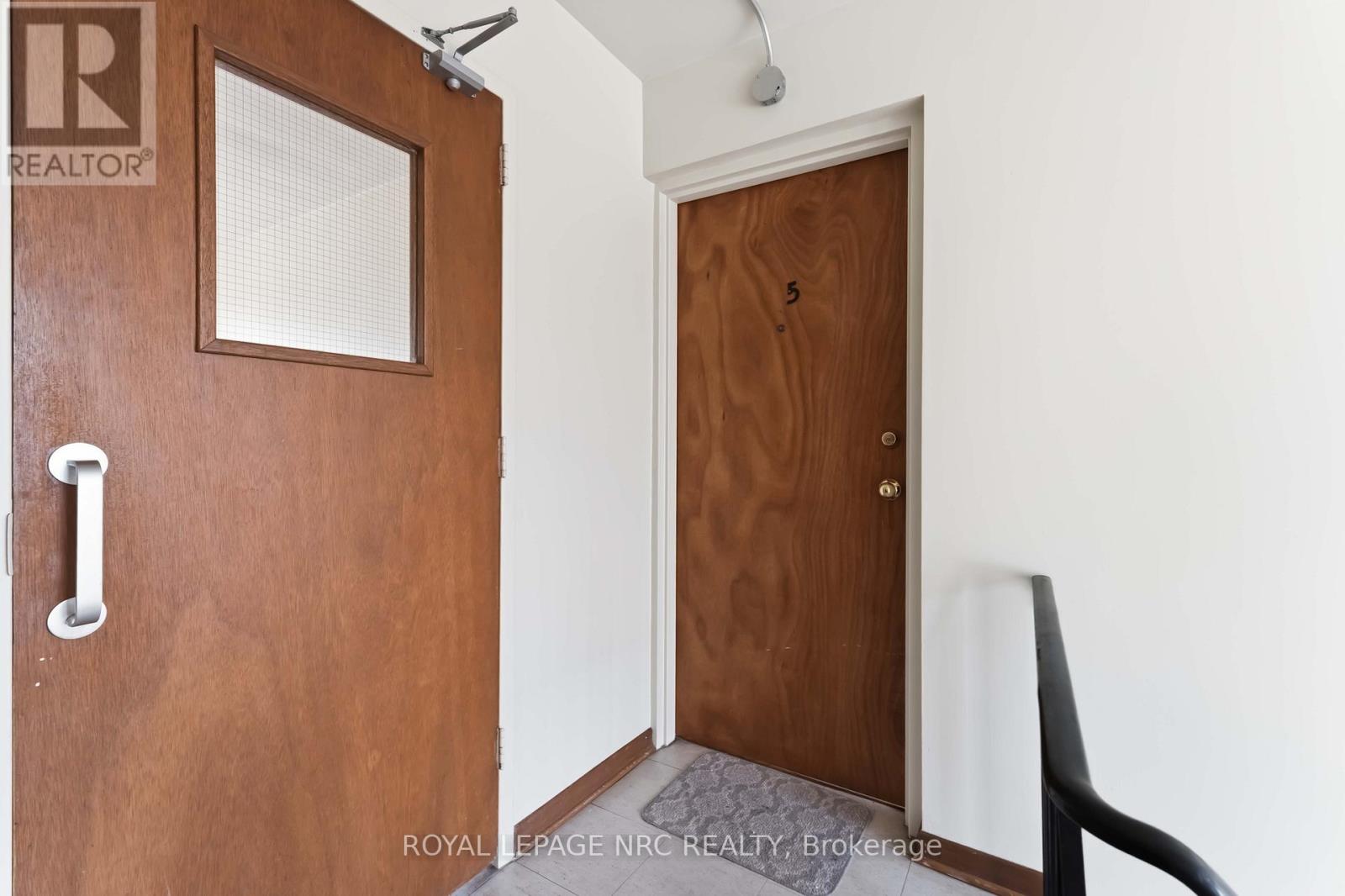 23 Saint Andrews Avenue, Welland, Ontario  L3B 1E2 - Photo 9 - X12958032