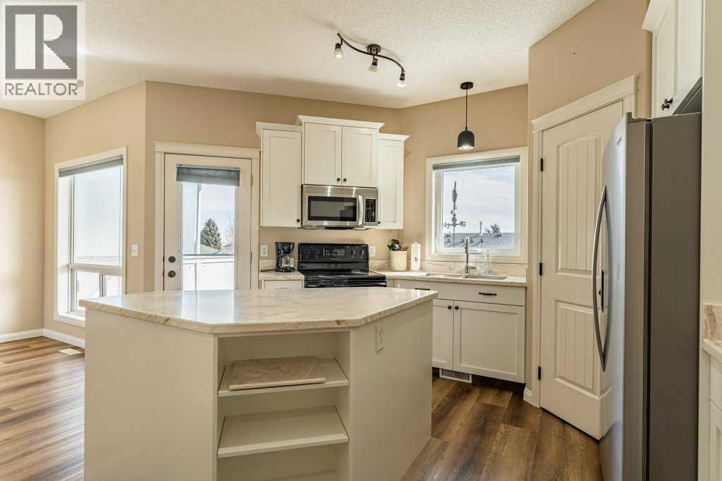 1008 Highland Green Drive Nw, High River, Alberta  T1V 1V8 - Photo 11 - A2285885