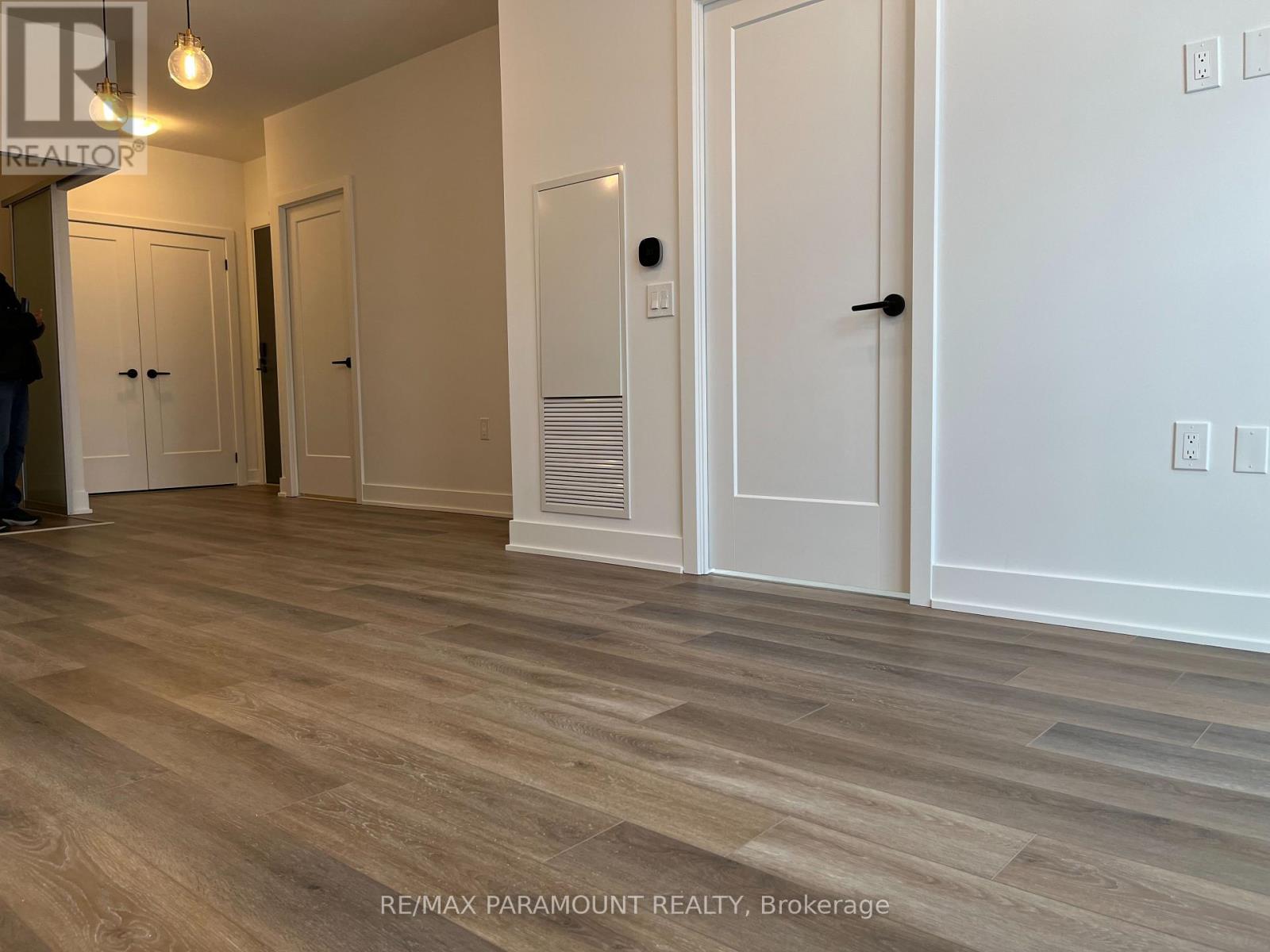 208 - 2088 James Street, Burlington, Ontario  L7R 0H2 - Photo 7 - W12958022