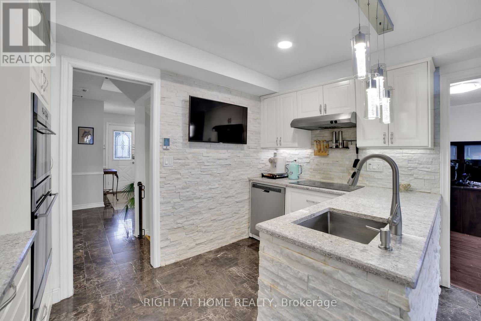 2298 Cavendish Drive, Burlington, Ontario  L7P 3L7 - Photo 10 - W12958028