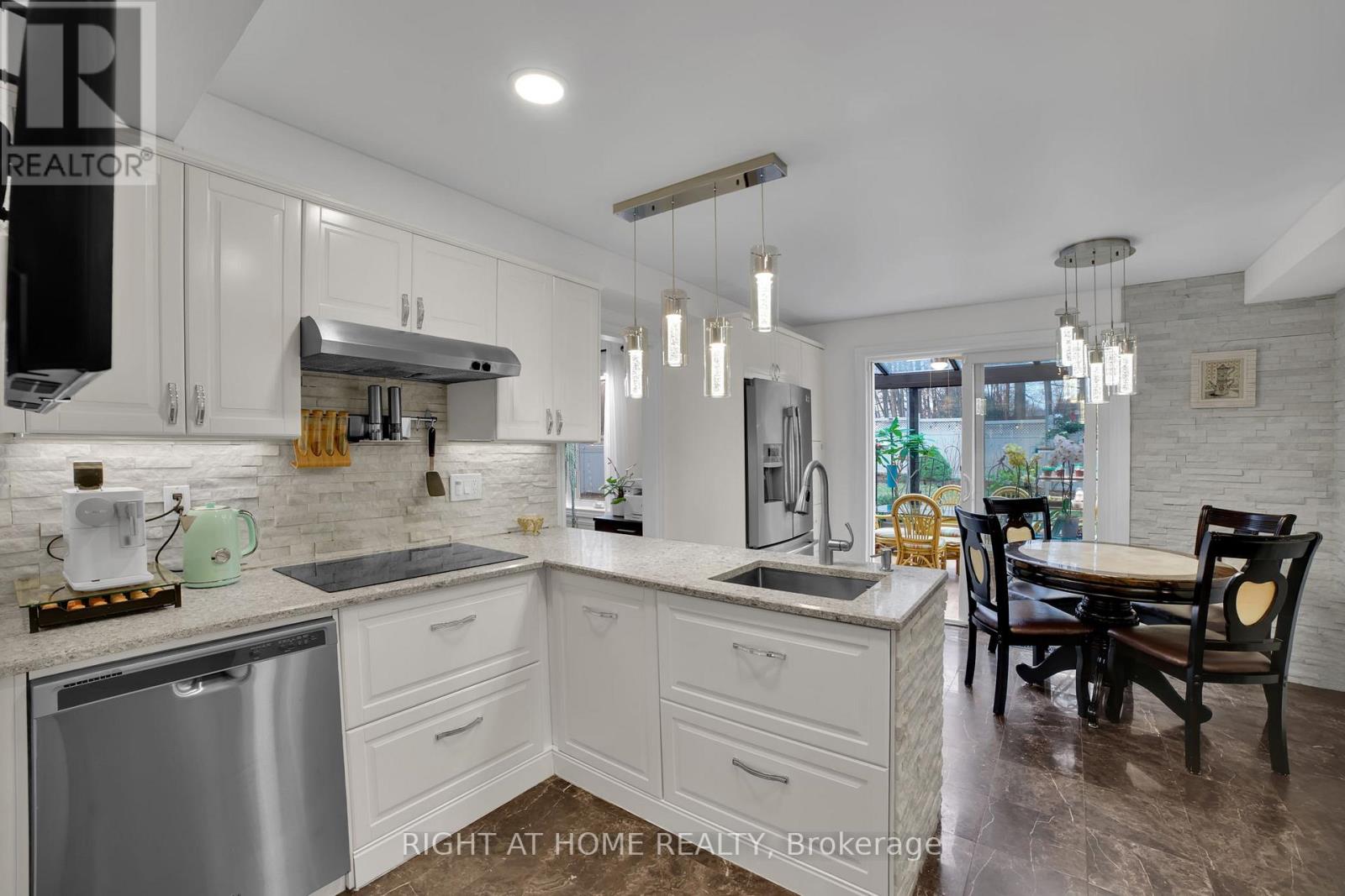 2298 Cavendish Drive, Burlington, Ontario  L7P 3L7 - Photo 11 - W12958028