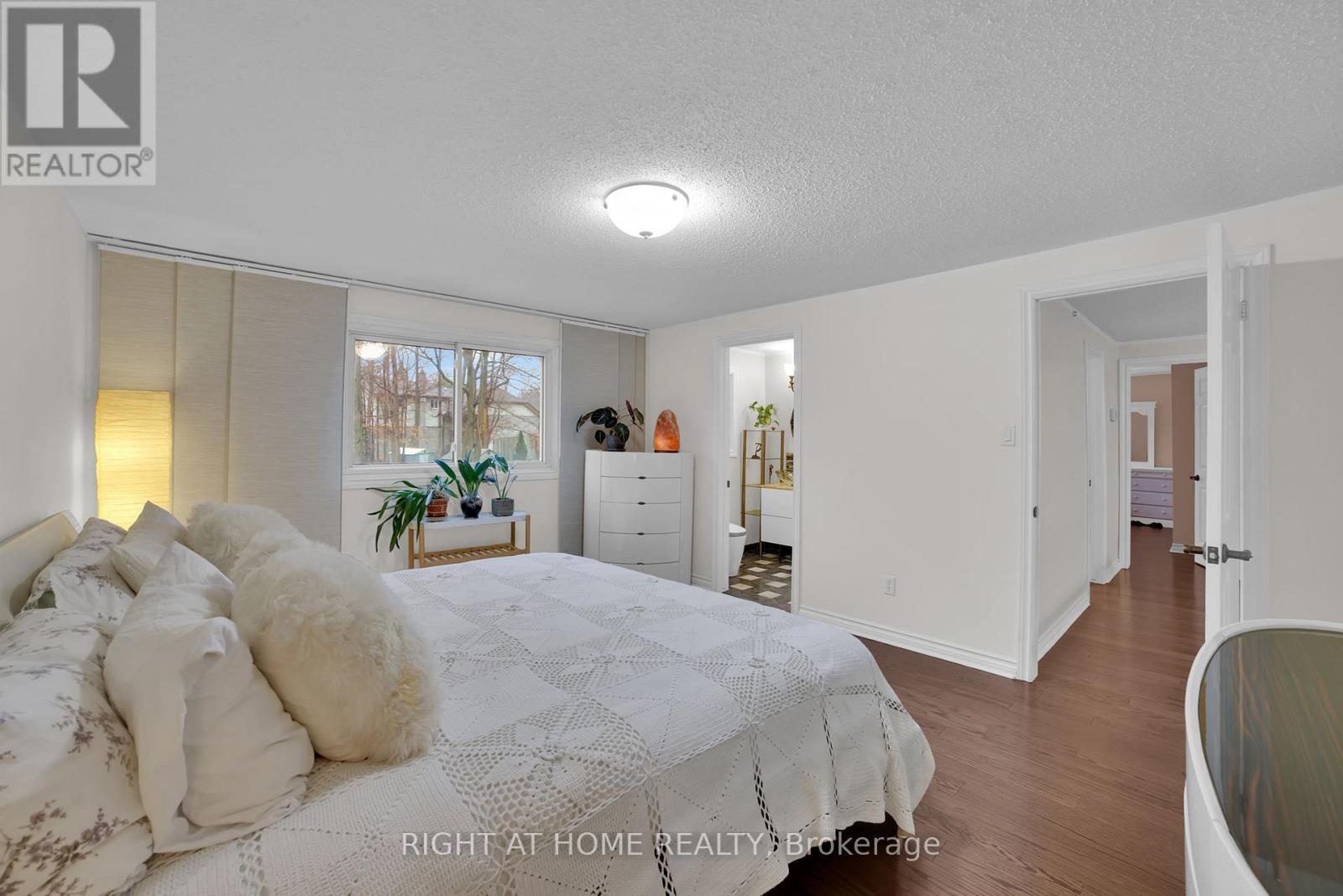 2298 Cavendish Drive, Burlington, Ontario  L7P 3L7 - Photo 22 - W12958028