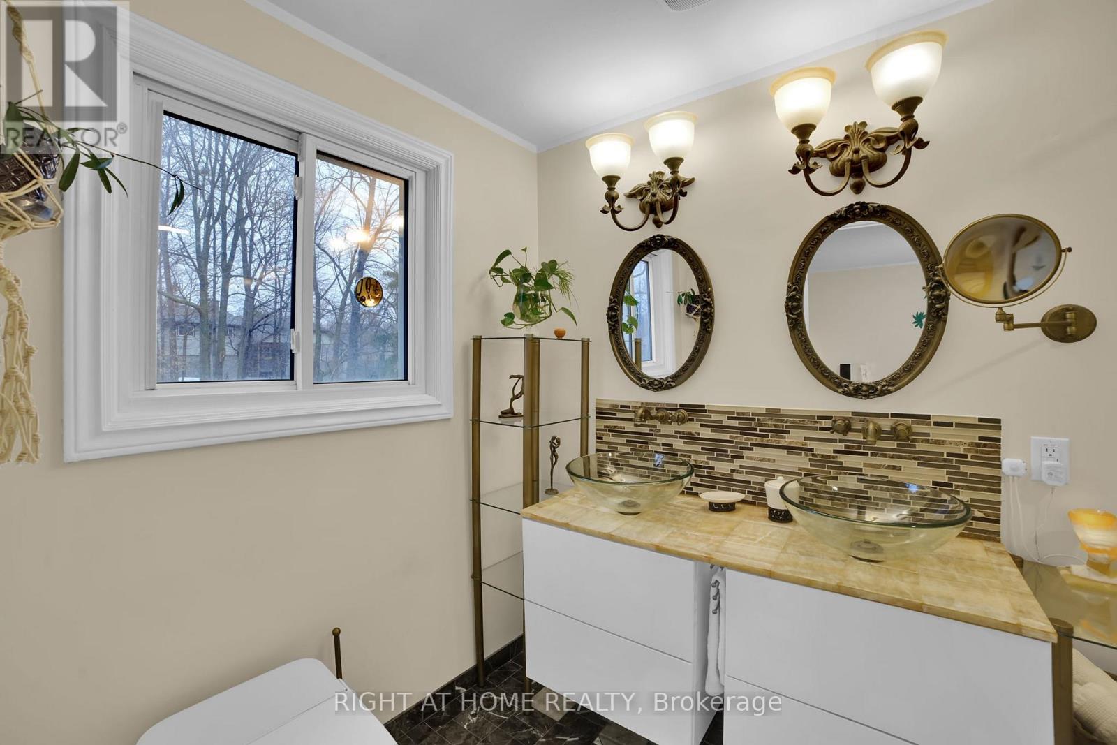 2298 Cavendish Drive, Burlington, Ontario  L7P 3L7 - Photo 23 - W12958028