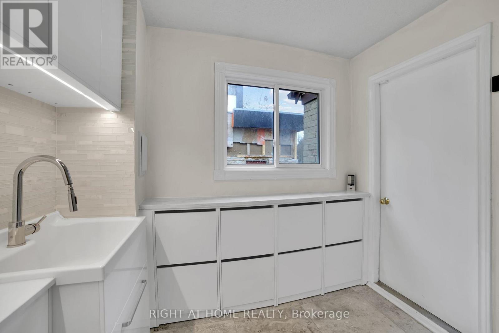 2298 Cavendish Drive, Burlington, Ontario  L7P 3L7 - Photo 25 - W12958028