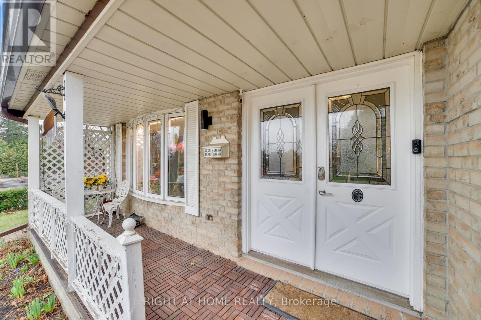 2298 Cavendish Drive, Burlington, Ontario  L7P 3L7 - Photo 3 - W12958028