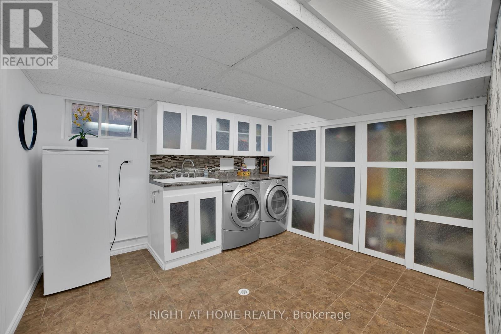 2298 Cavendish Drive, Burlington, Ontario  L7P 3L7 - Photo 30 - W12958028