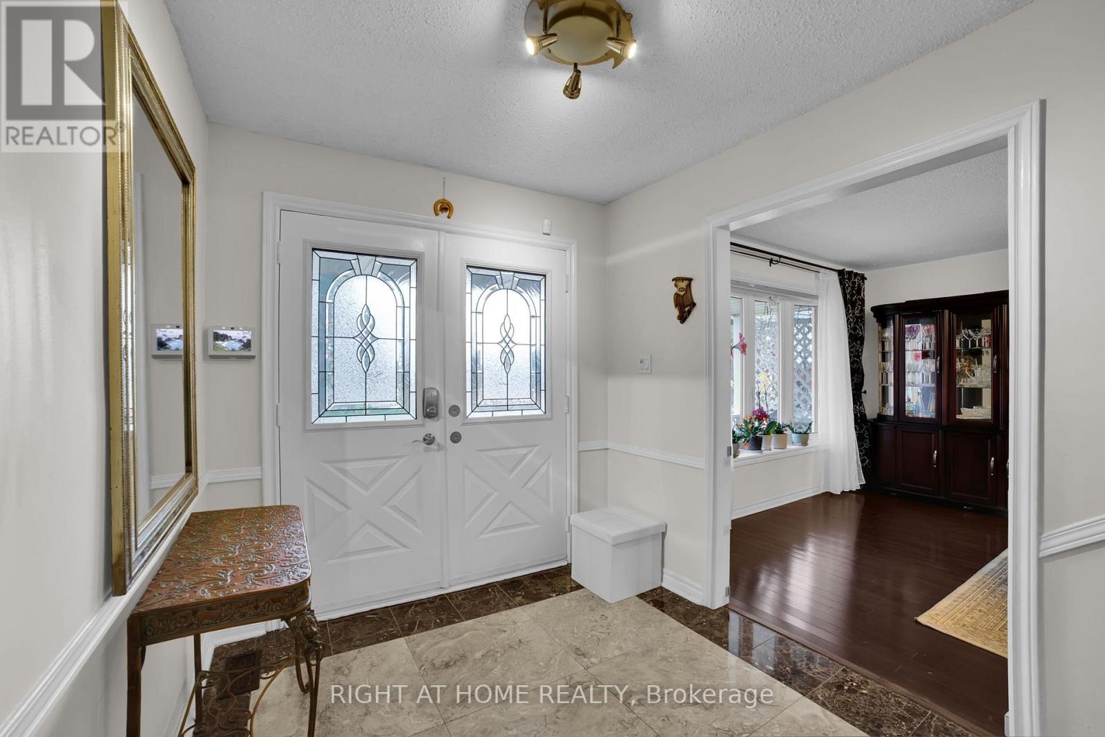 2298 Cavendish Drive, Burlington, Ontario  L7P 3L7 - Photo 4 - W12958028