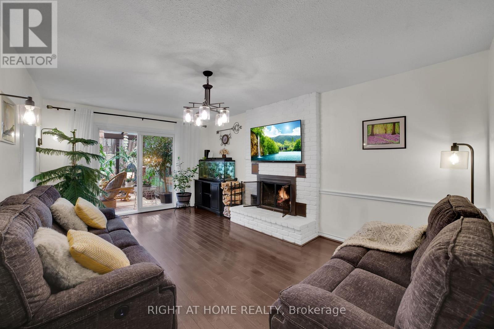 2298 Cavendish Drive, Burlington, Ontario  L7P 3L7 - Photo 5 - W12958028