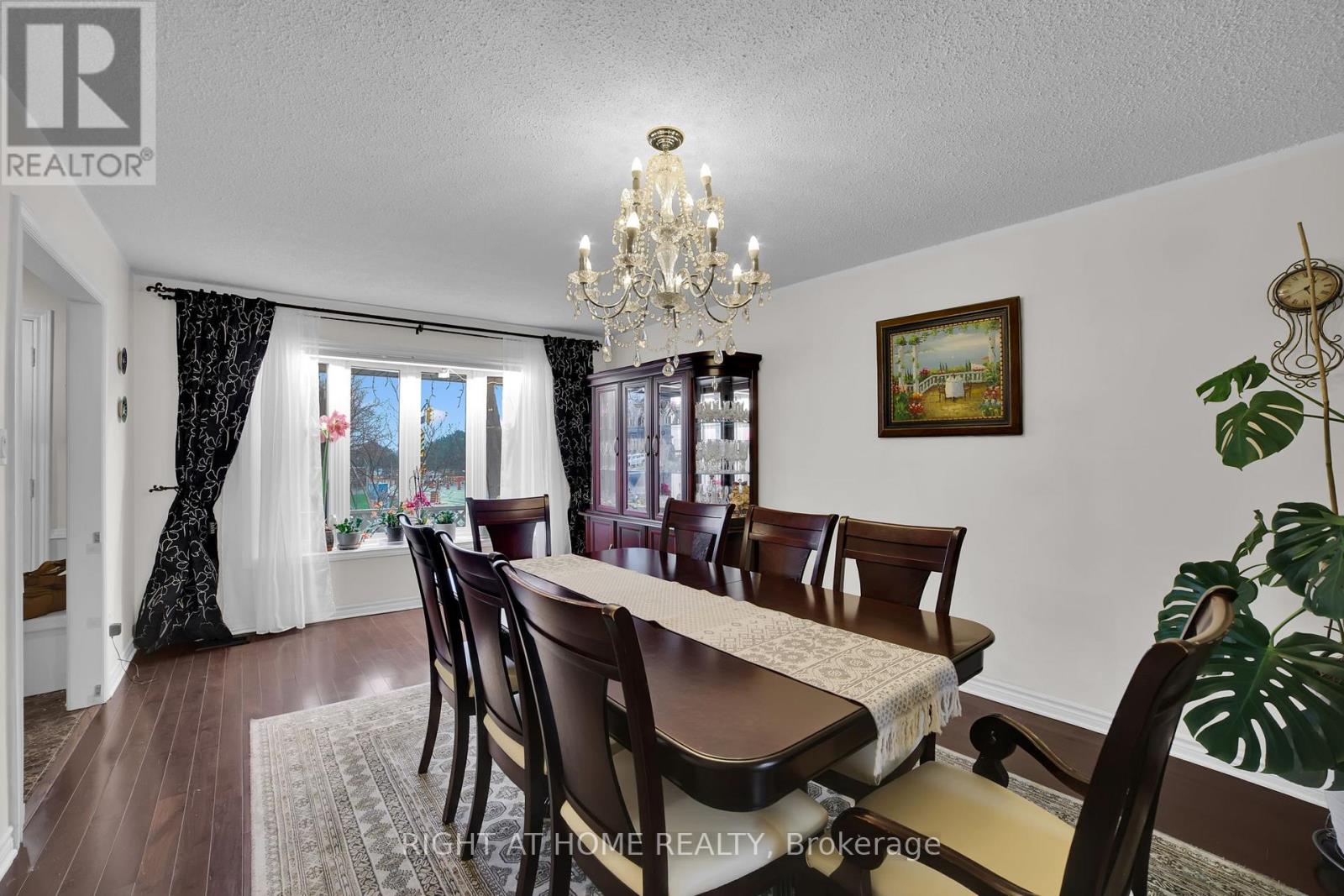 2298 Cavendish Drive, Burlington, Ontario  L7P 3L7 - Photo 7 - W12958028