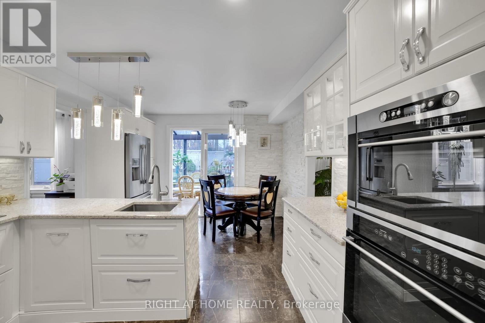 2298 Cavendish Drive, Burlington, Ontario  L7P 3L7 - Photo 9 - W12958028