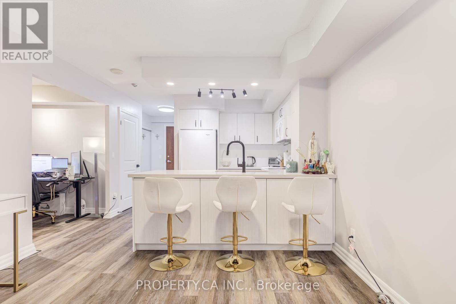 904 - 4090 Living Arts Drive, Mississauga, Ontario  L5B 4M8 - Photo 3 - W12957708