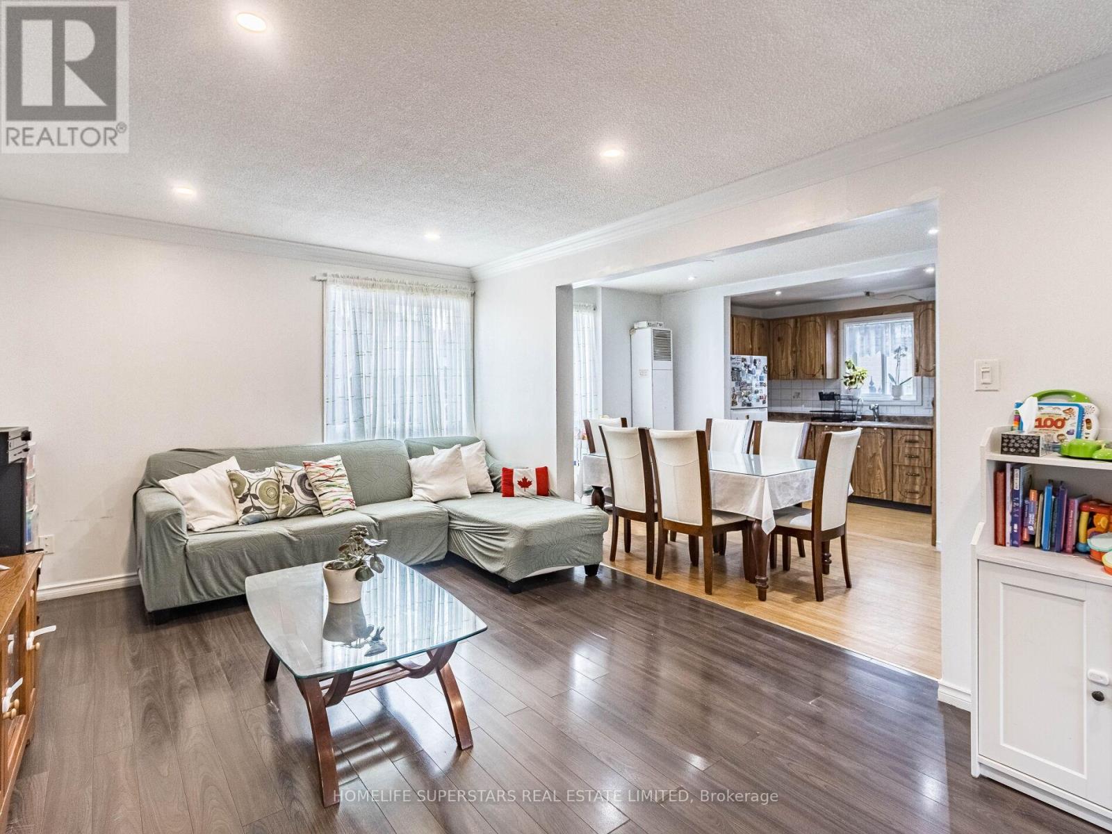 3 Haley Court, Brampton, Ontario  L6S 1N6 - Photo 4 - W12958038