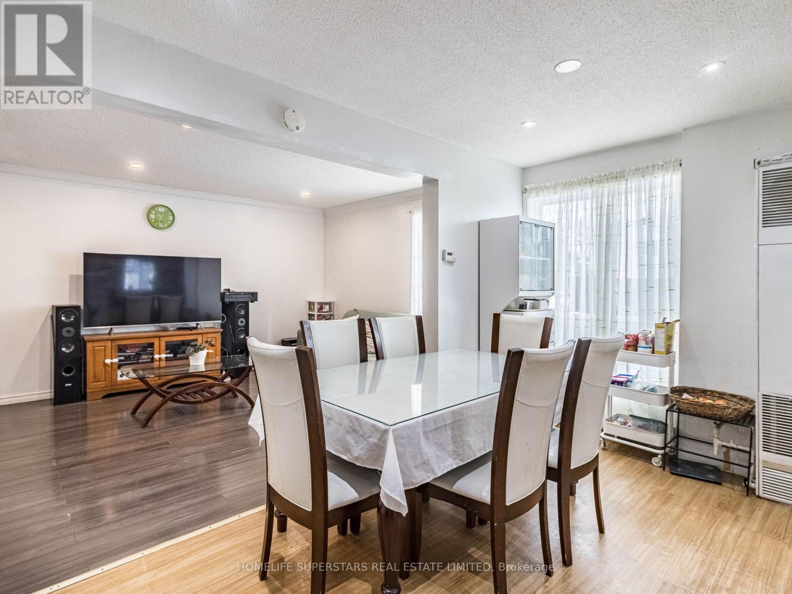 3 Haley Court, Brampton, Ontario  L6S 1N6 - Photo 5 - W12958038