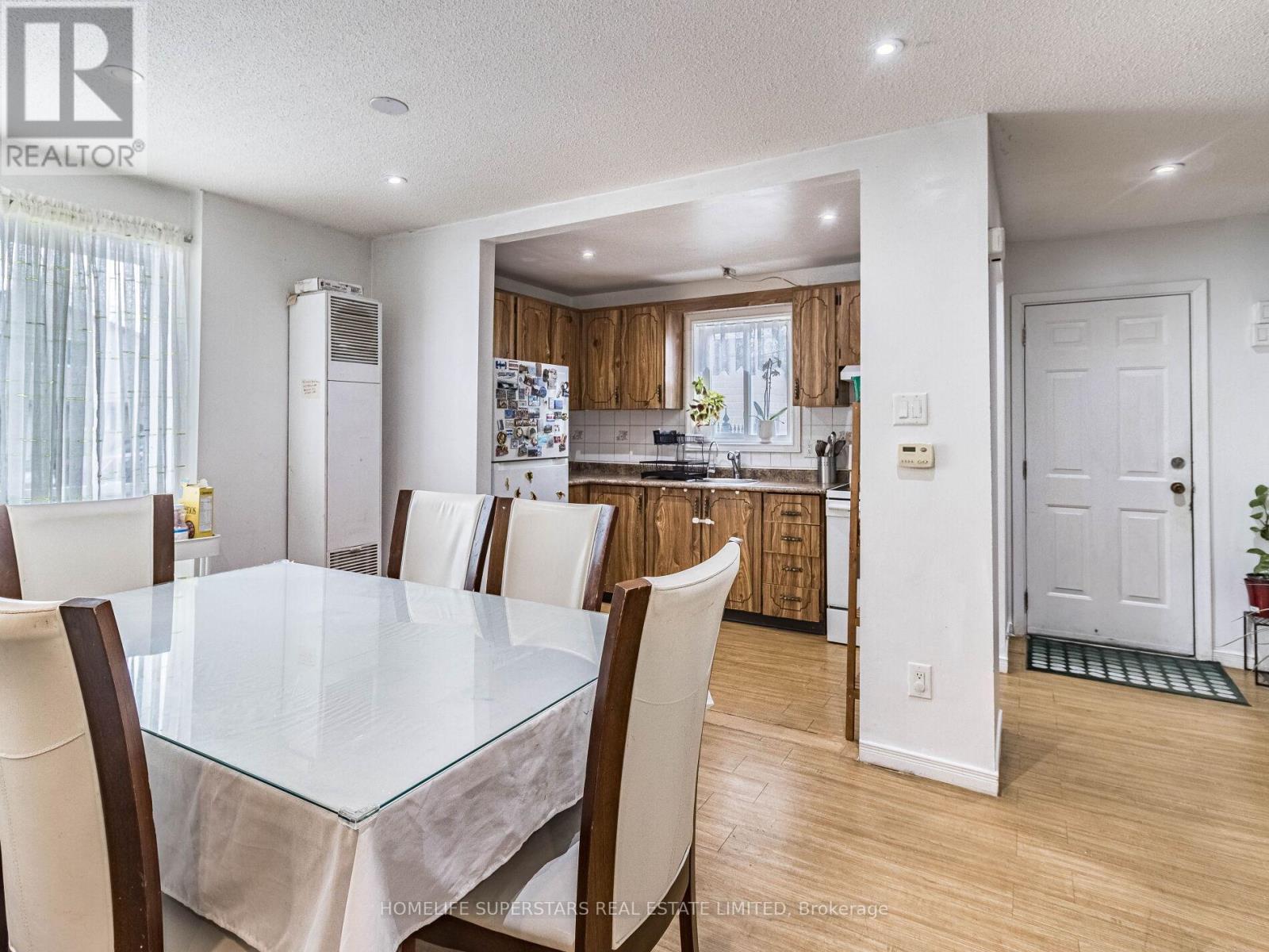 3 Haley Court, Brampton, Ontario  L6S 1N6 - Photo 6 - W12958038