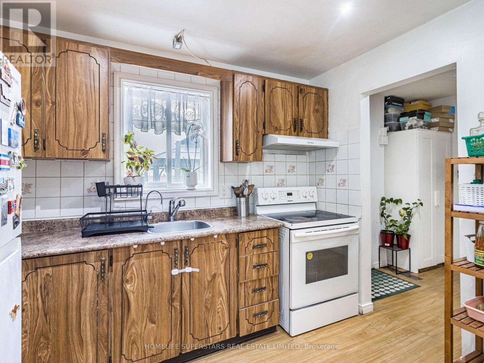 3 Haley Court, Brampton, Ontario  L6S 1N6 - Photo 7 - W12958038