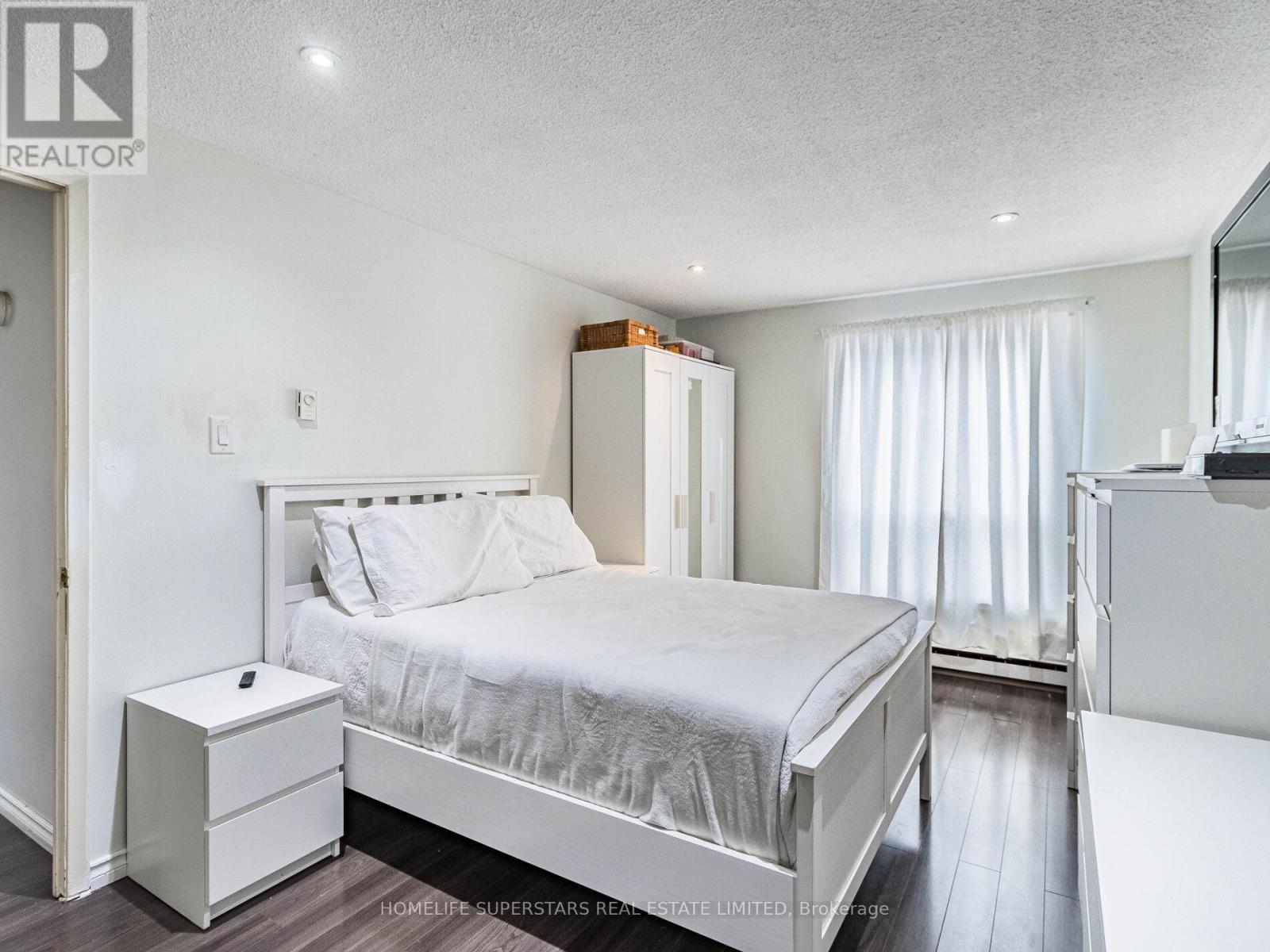 3 Haley Court, Brampton, Ontario  L6S 1N6 - Photo 9 - W12958038