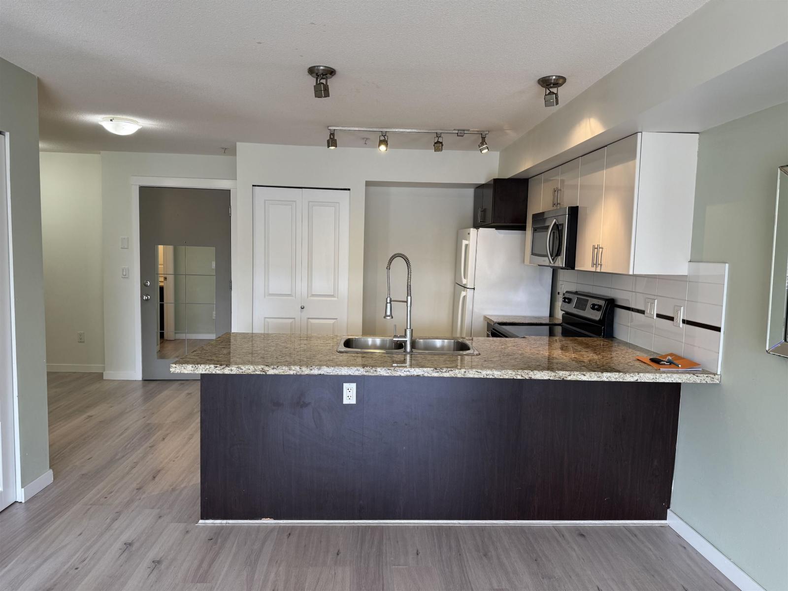 307 14960 102a Avenue, Surrey, British Columbia  V3R 6A3 - Photo 11 - R3105914