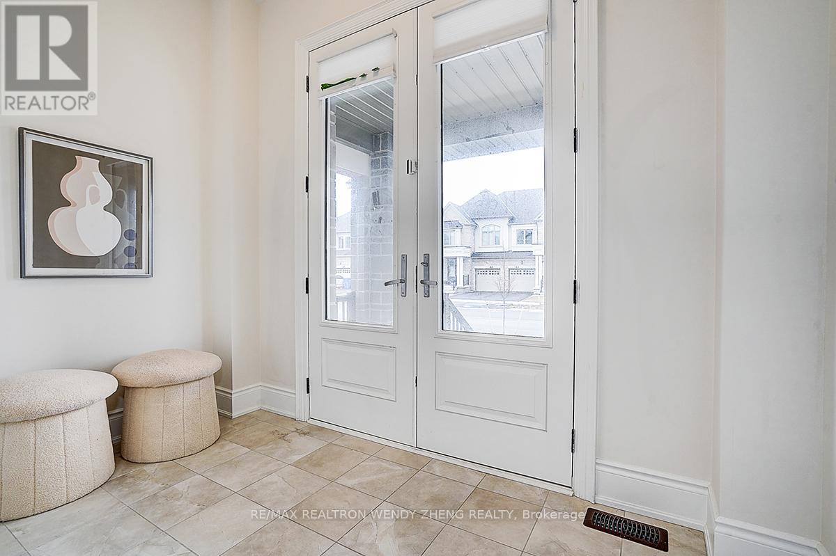 151 Silk Twist Drive, East Gwillimbury, Ontario  L9N 0V7 - Photo 2 - N12942980