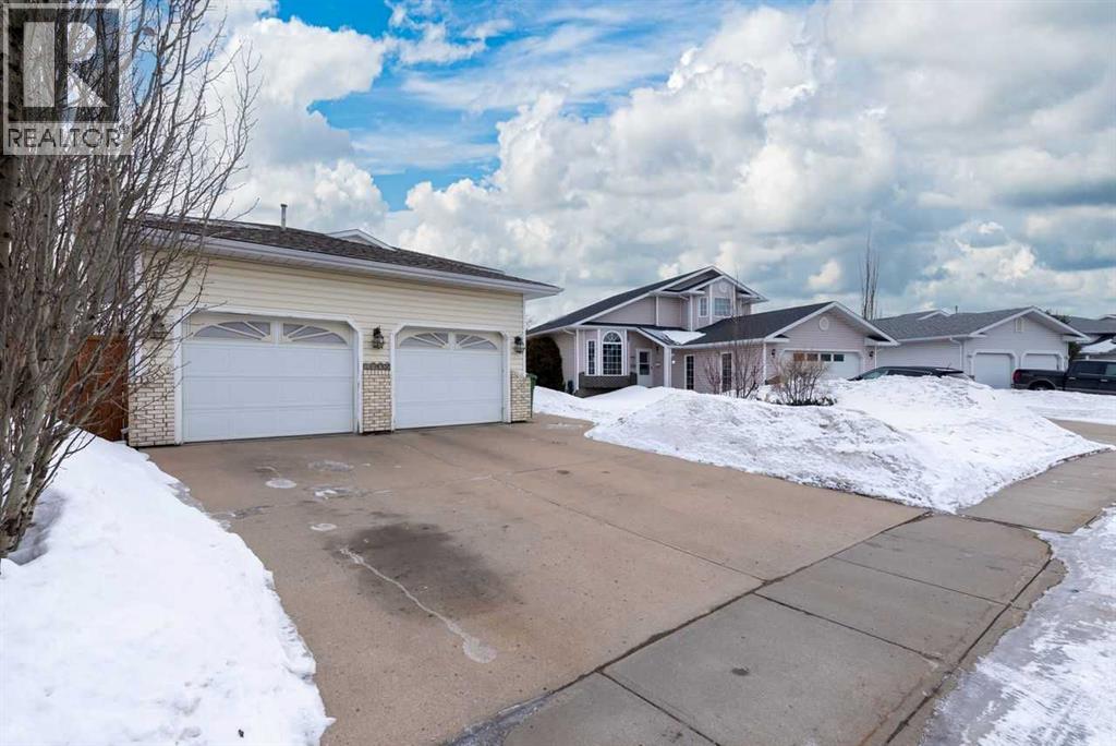 4002 60 Avenue, Lloydminster, Alberta  T9V 2R9 - Photo 3 - A2299125