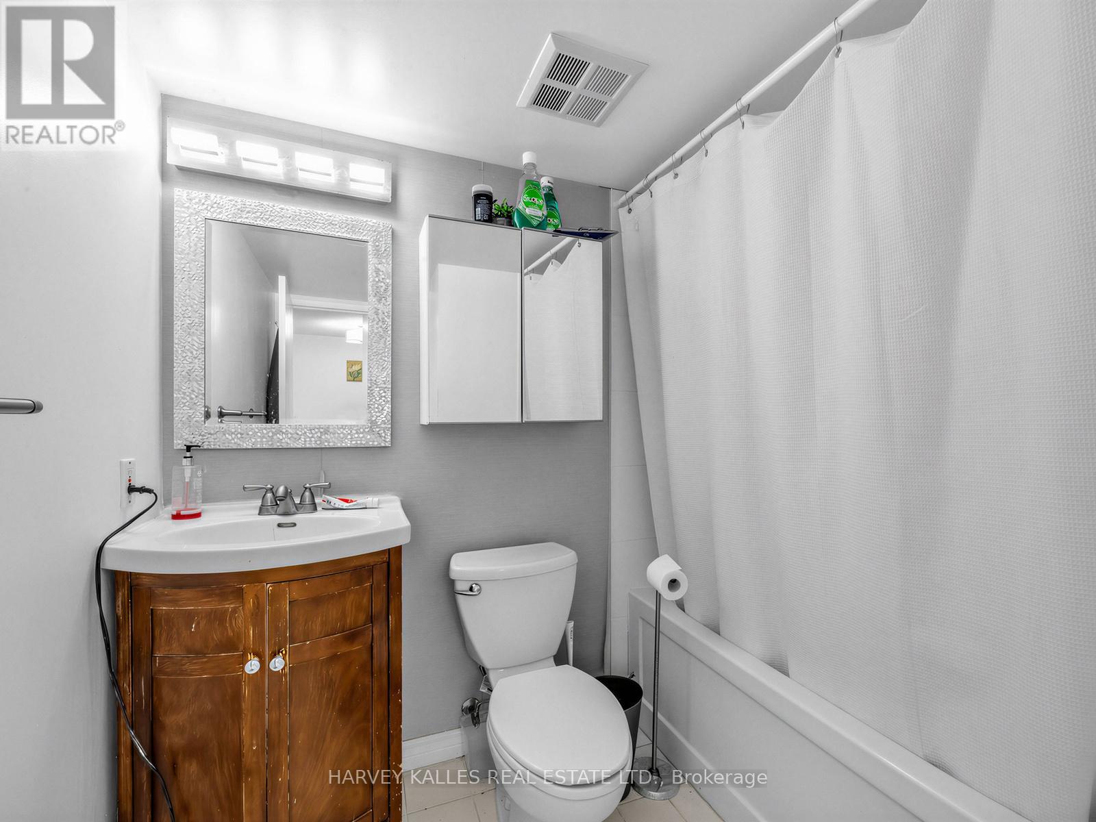 705 - 10 Yonge Street, Toronto, Ontario M5J 1R4 - Photo 25 - C12923324