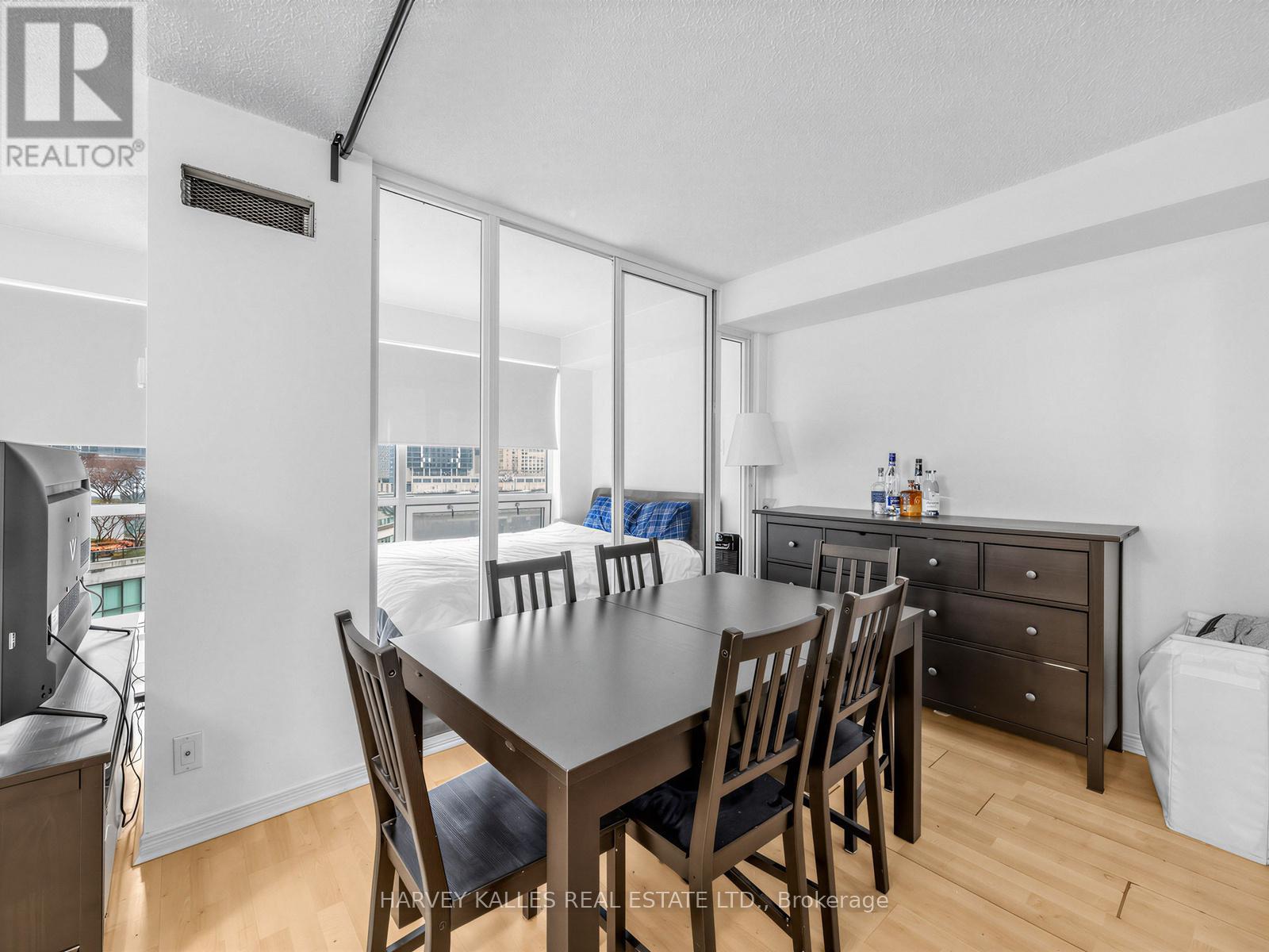 705 - 10 Yonge Street, Toronto, Ontario M5J 1R4 - Photo 13 - C12923324