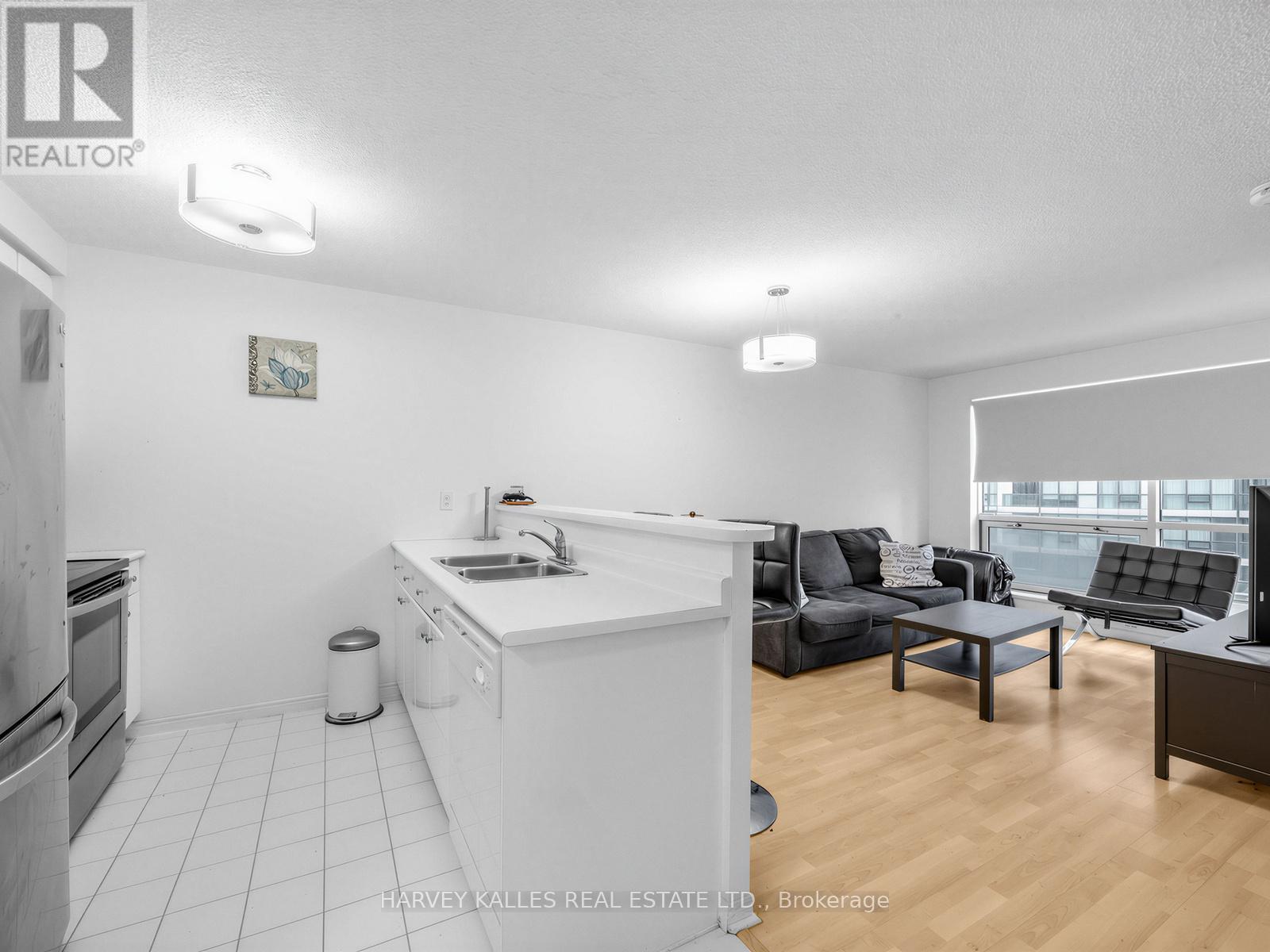 705 - 10 Yonge Street, Toronto, Ontario M5J 1R4 - Photo 18 - C12923324