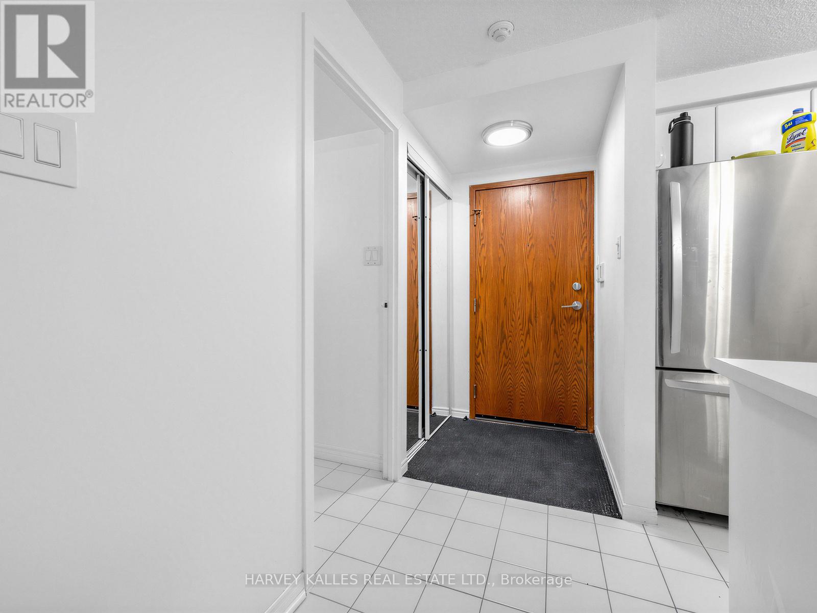 705 - 10 Yonge Street, Toronto, Ontario M5J 1R4 - Photo 17 - C12923324