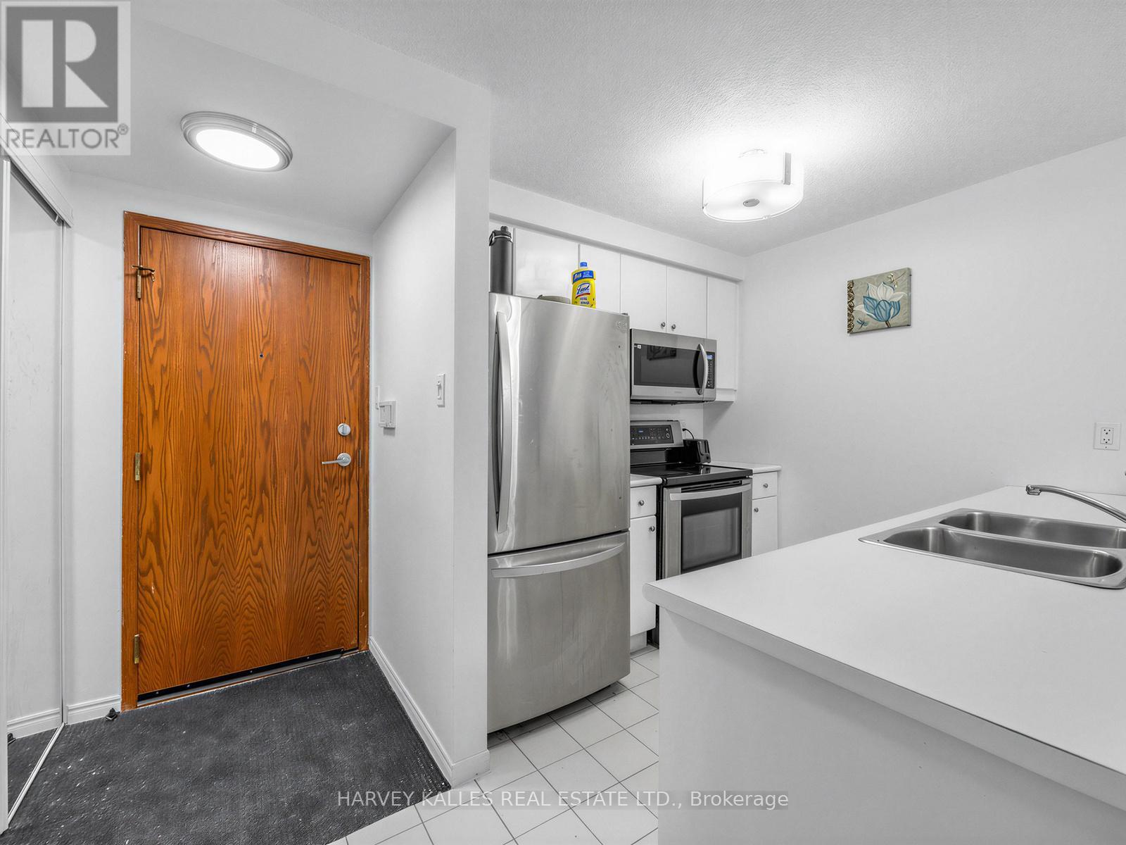 705 - 10 Yonge Street, Toronto, Ontario M5J 1R4 - Photo 16 - C12923324