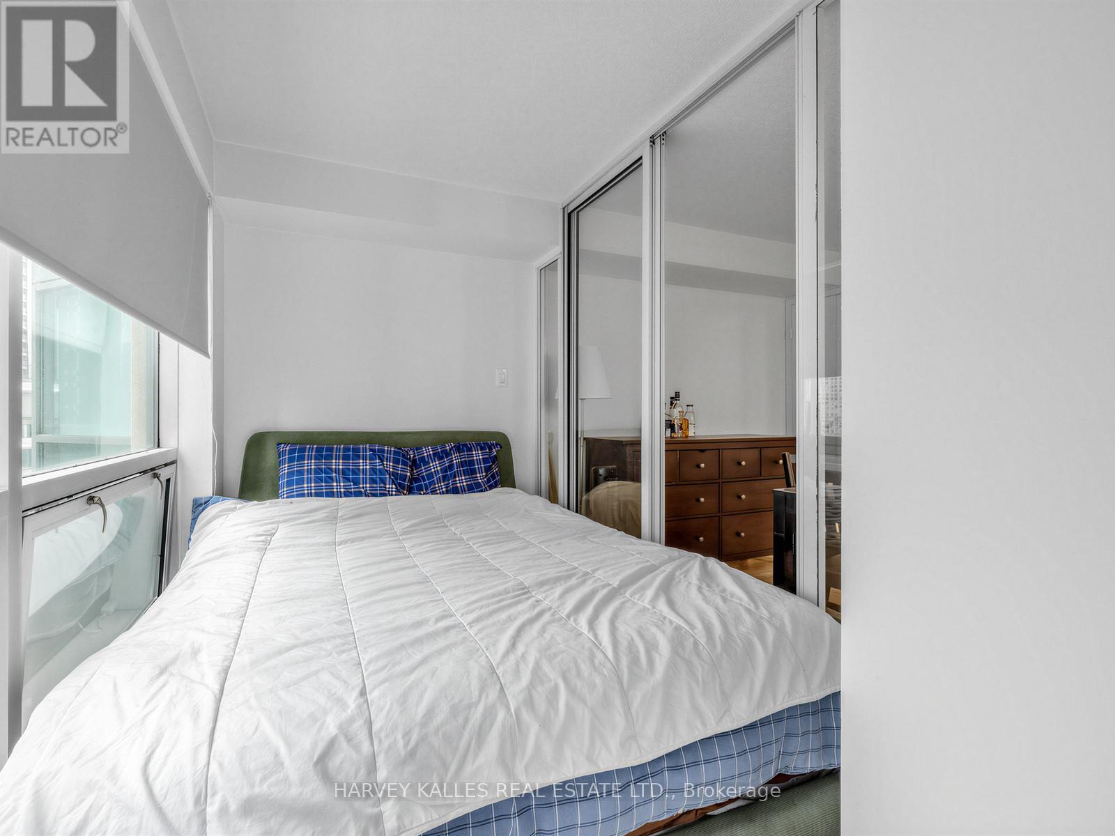 705 - 10 Yonge Street, Toronto, Ontario M5J 1R4 - Photo 23 - C12923324