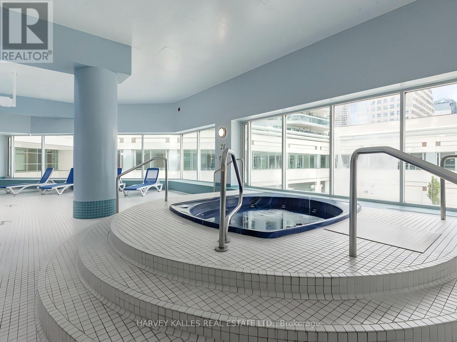 705 - 10 Yonge Street, Toronto, Ontario M5J 1R4 - Photo 34 - C12923324