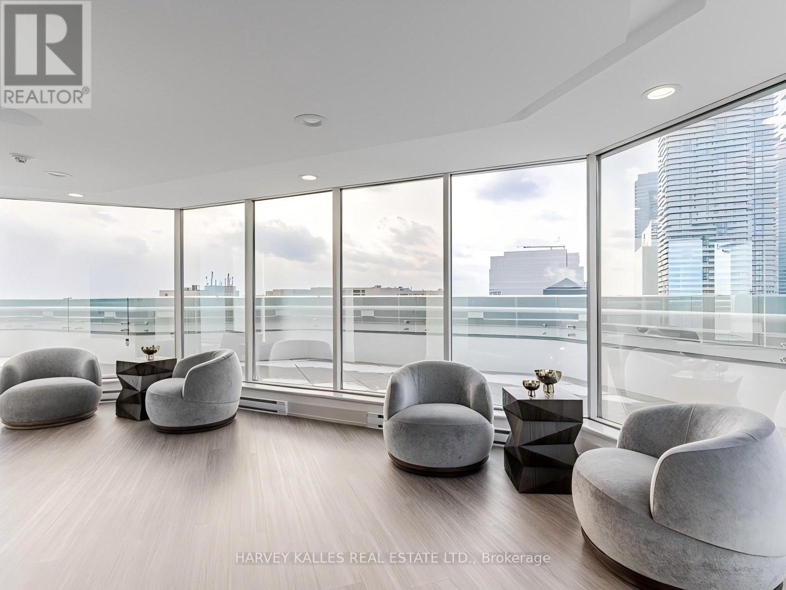 705 - 10 Yonge Street, Toronto, Ontario M5J 1R4 - Photo 35 - C12923324