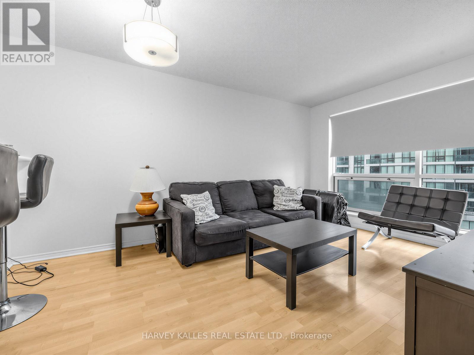 705 - 10 Yonge Street, Toronto, Ontario M5J 1R4 - Photo 4 - C12923324