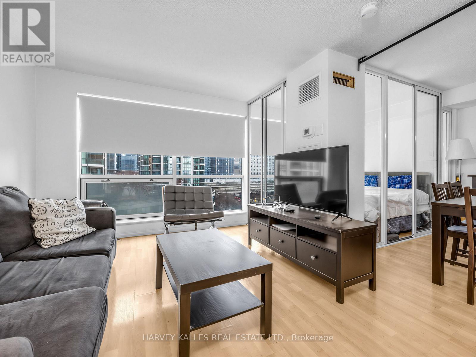 705 - 10 Yonge Street, Toronto, Ontario M5J 1R4 - Photo 6 - C12923324