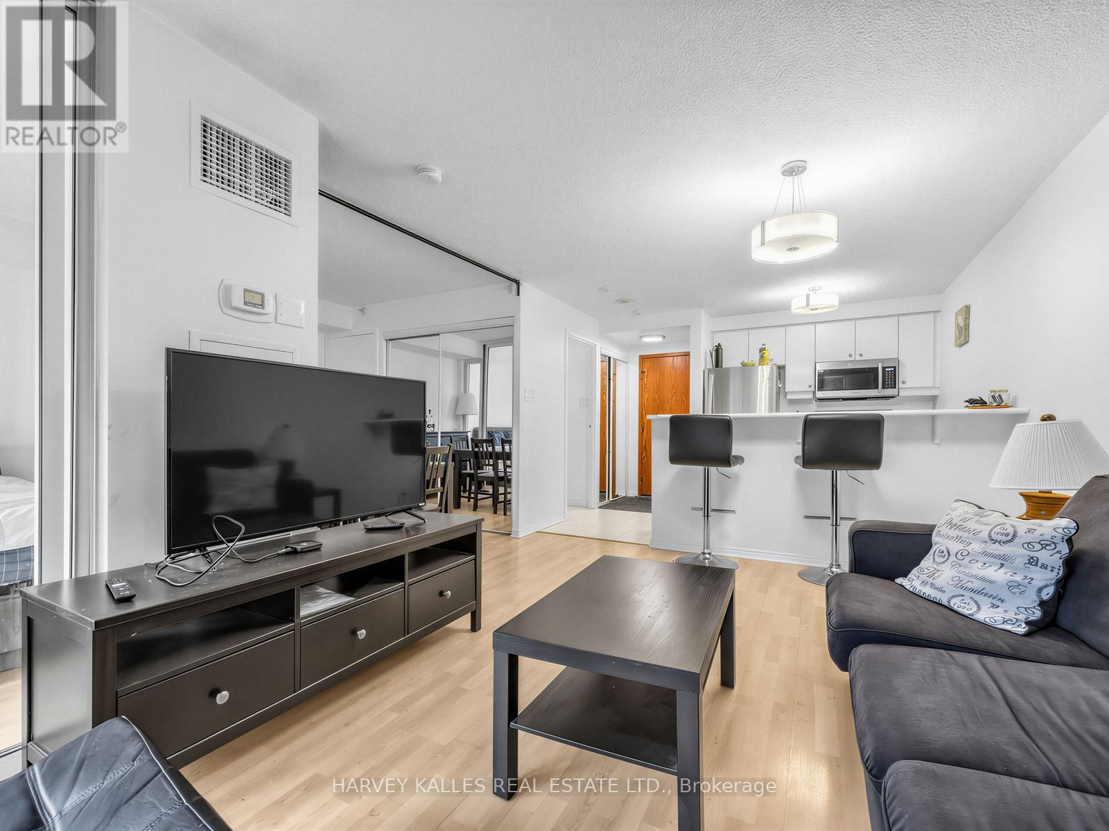 705 - 10 Yonge Street, Toronto, Ontario M5J 1R4 - Photo 7 - C12923324