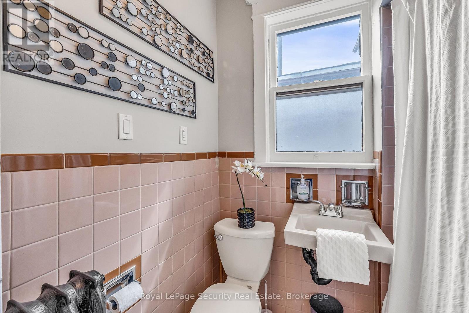 667 Ossington Avenue, Toronto, Ontario  M6G 3T6 - Photo 26 - C12944774