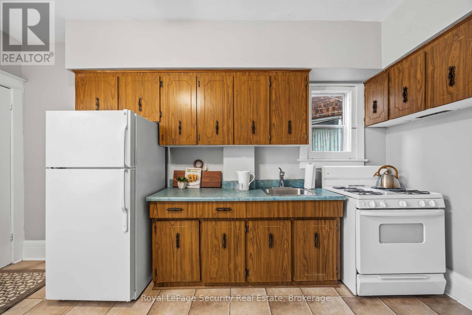 667 Ossington Avenue, Toronto, Ontario  M6G 3T6 - Photo 7 - C12944774